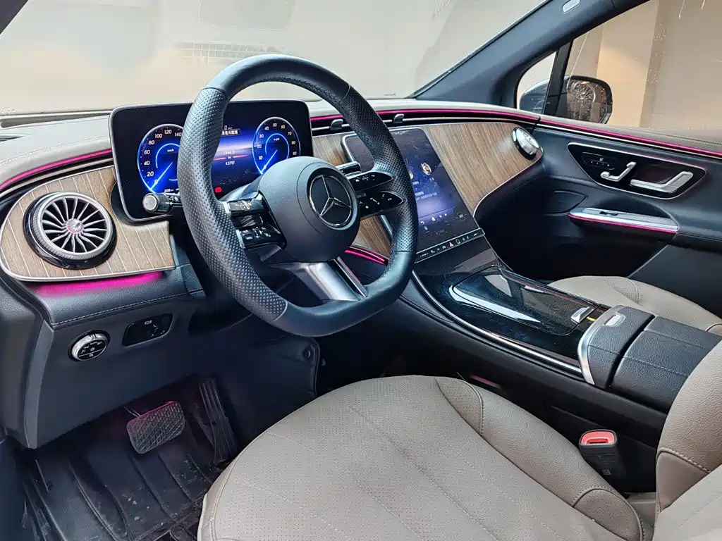 Mercedes-Benz EQE SUV 2023 — фото 15