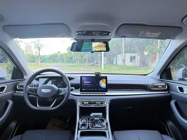 Geely Emgrand 2026