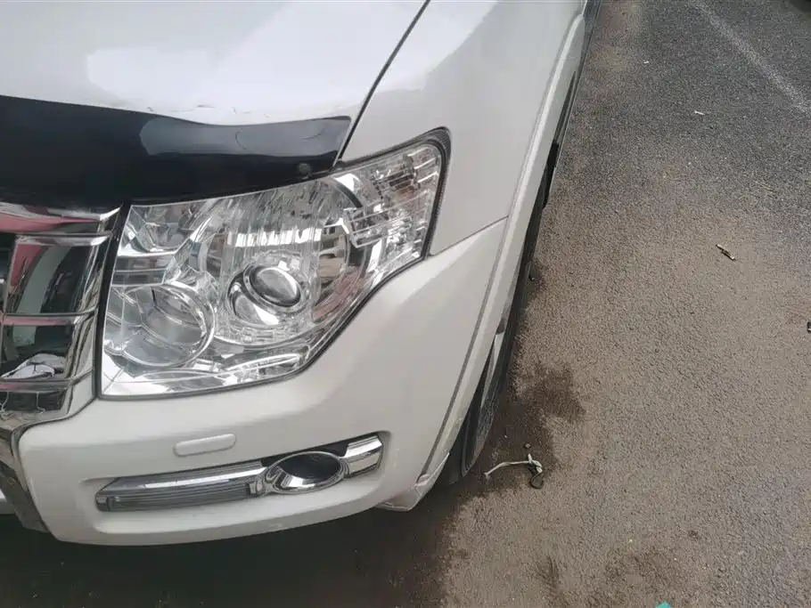 Mitsubishi Pajero 2015
