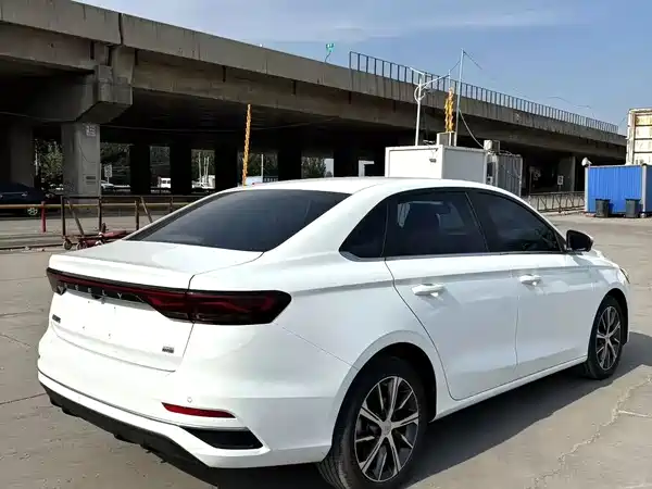Geely Emgrand 2023