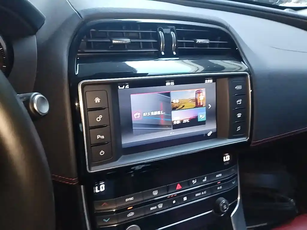 Jaguar XE 2017 — фото 13