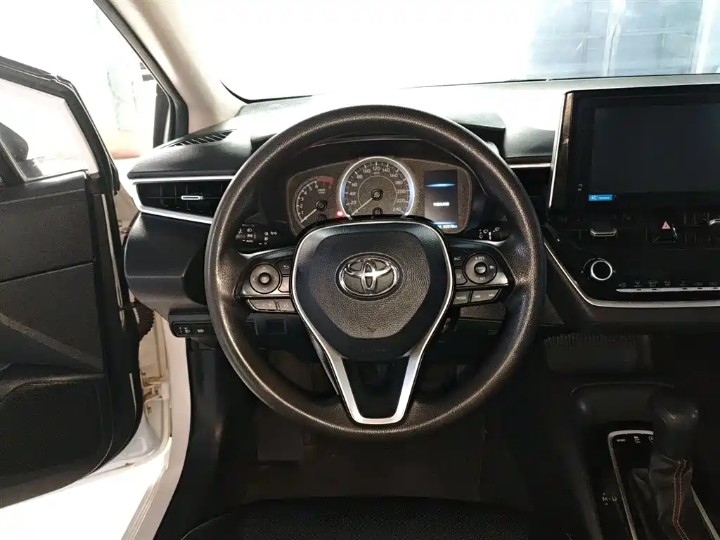Toyota Corolla 2021 — фото 11
