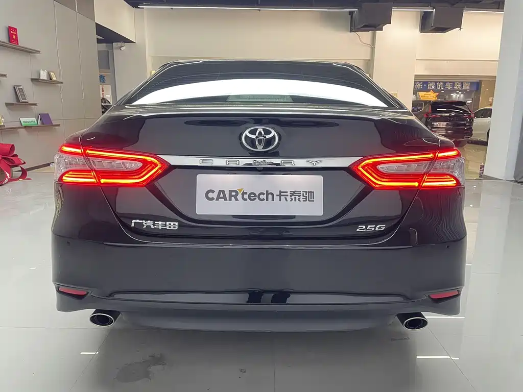 Toyota Camry 2021 — фото 2