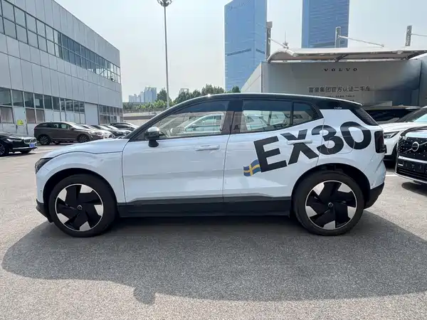 Volvo EX30 2025