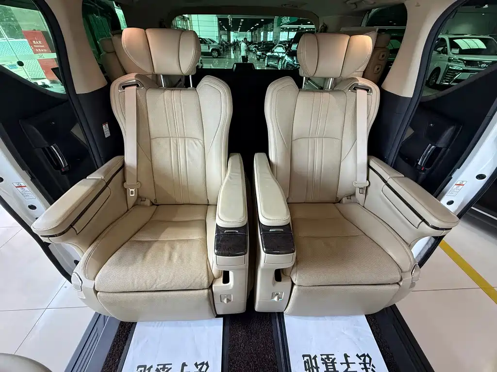 Toyota Alphard 2020 — фото 15
