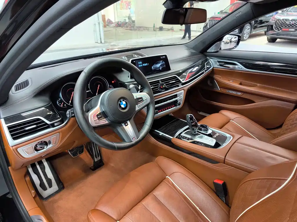 BMW 7 Series 2018 — фото 14