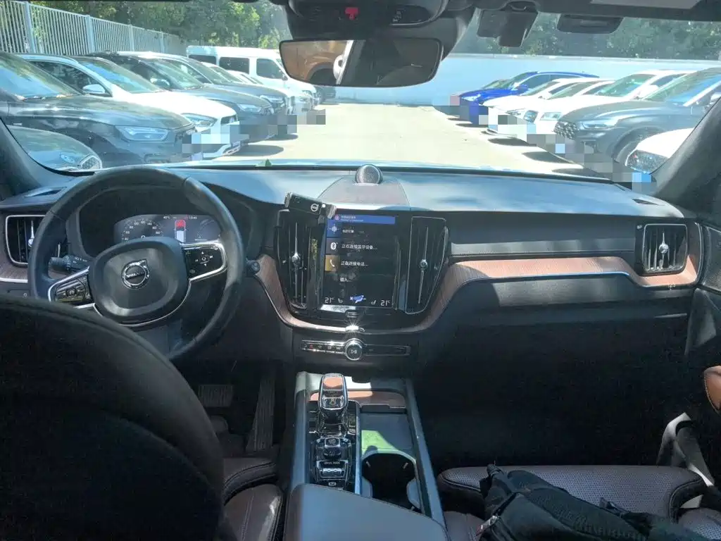 Volvo XC60 Plug-In Hybrid 2021 — фото 13