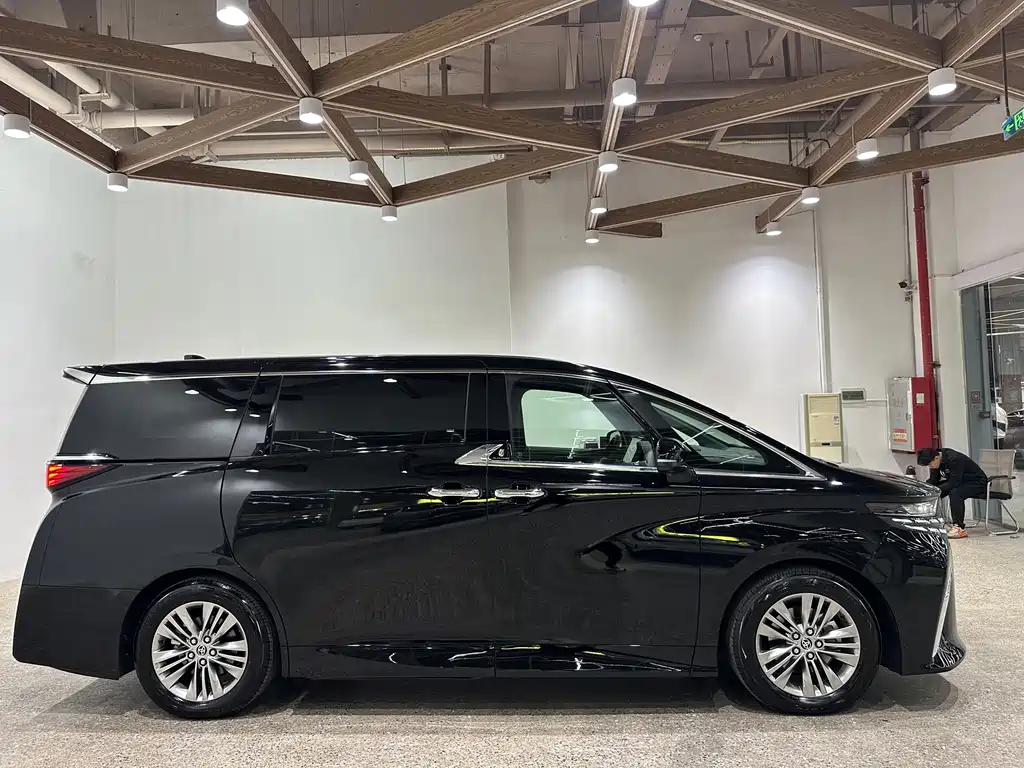 Toyota Alphard 2025 — фото 7
