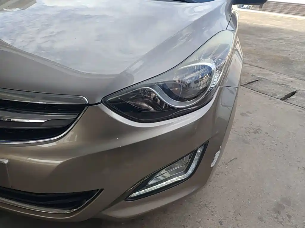 Hyundai Elantra 2015 — фото 24