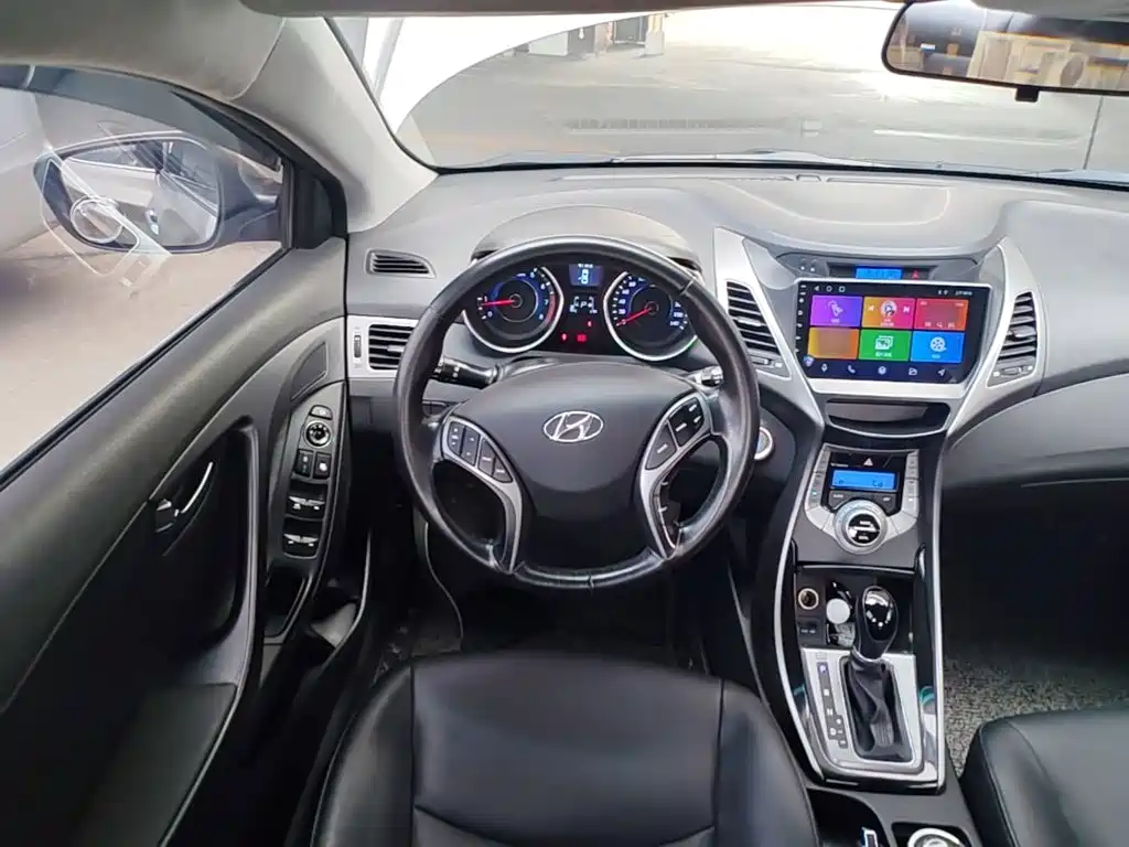Hyundai Elantra 2015 — фото 11