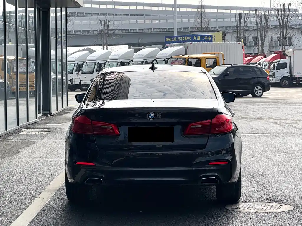 BMW 5 Series 2018 — фото 8