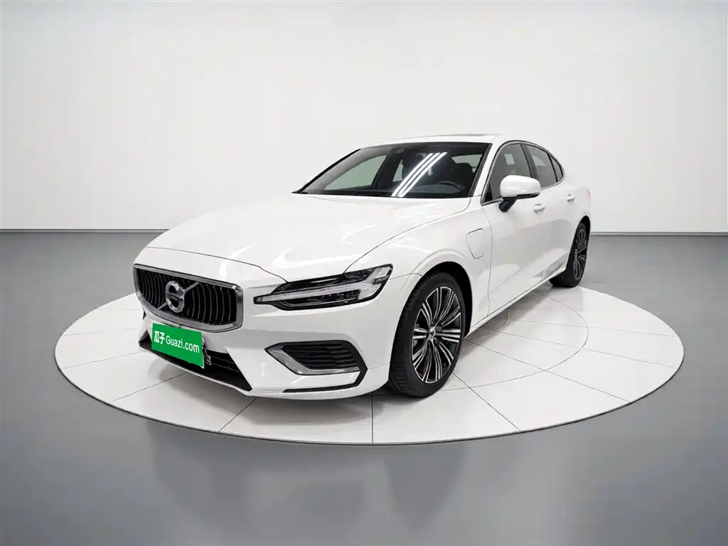 Volvo S60 PHEV 2022 — фото 2