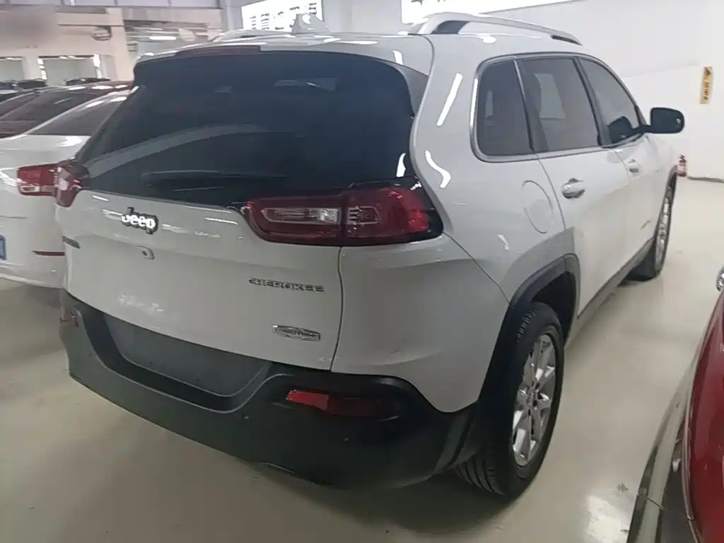 Jeep Cherokee 2017 — фото 7