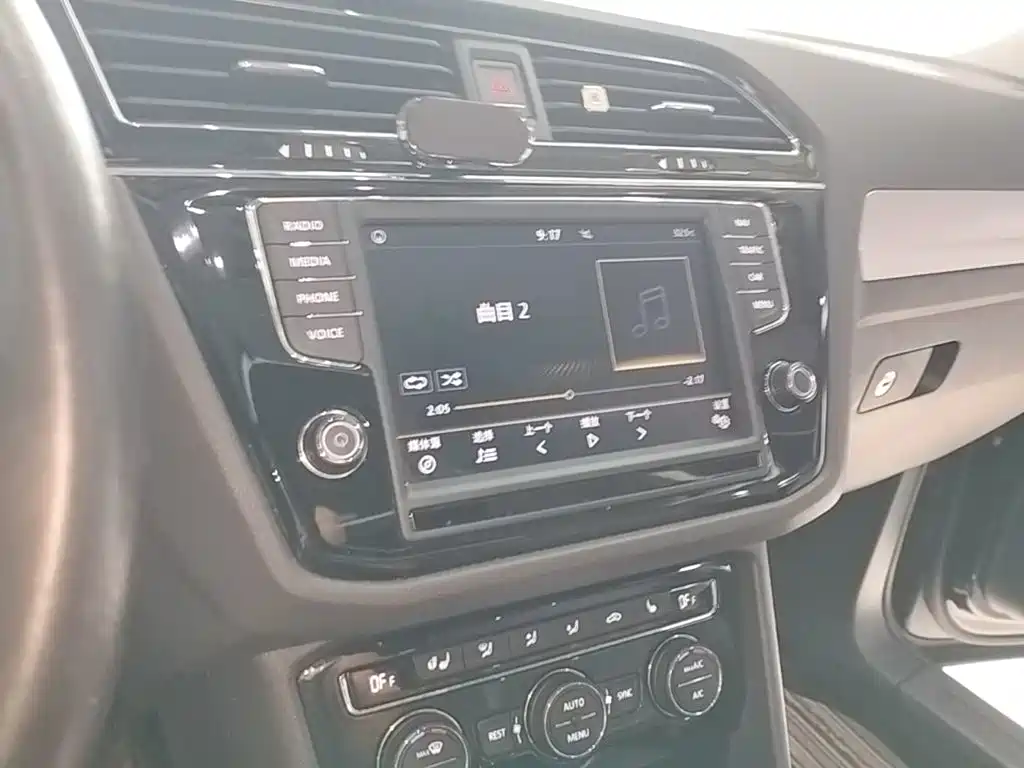 Volkswagen Tiguan L 2018 — фото 13