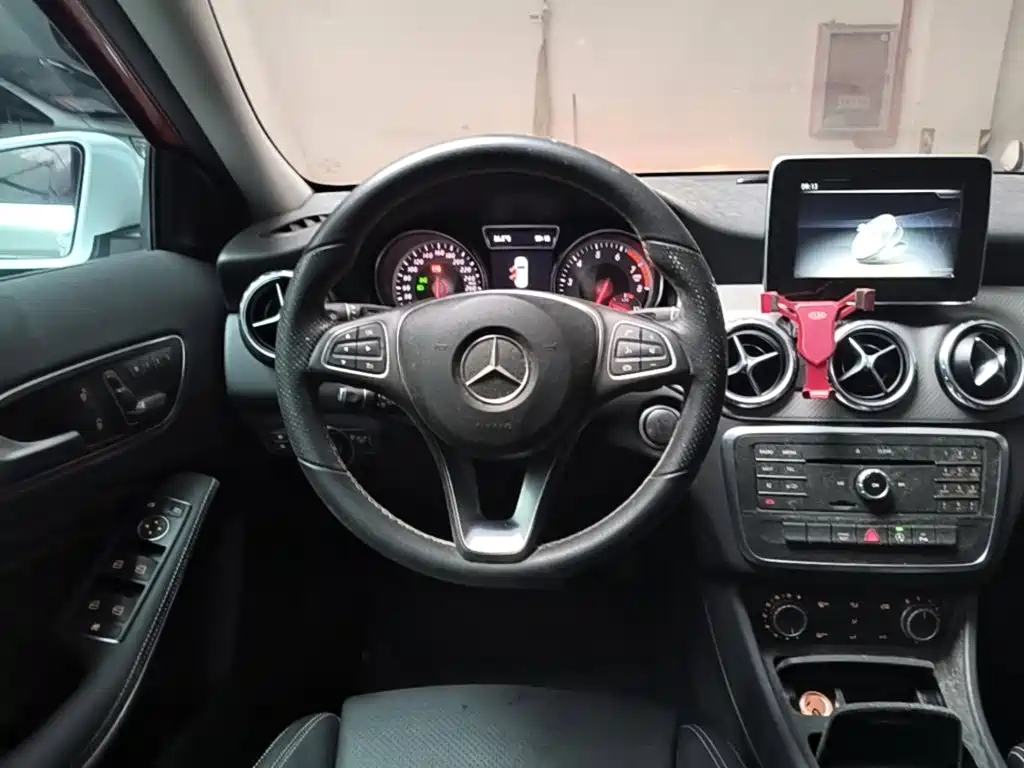 Mercedes-Benz GLA 2017 — фото 11