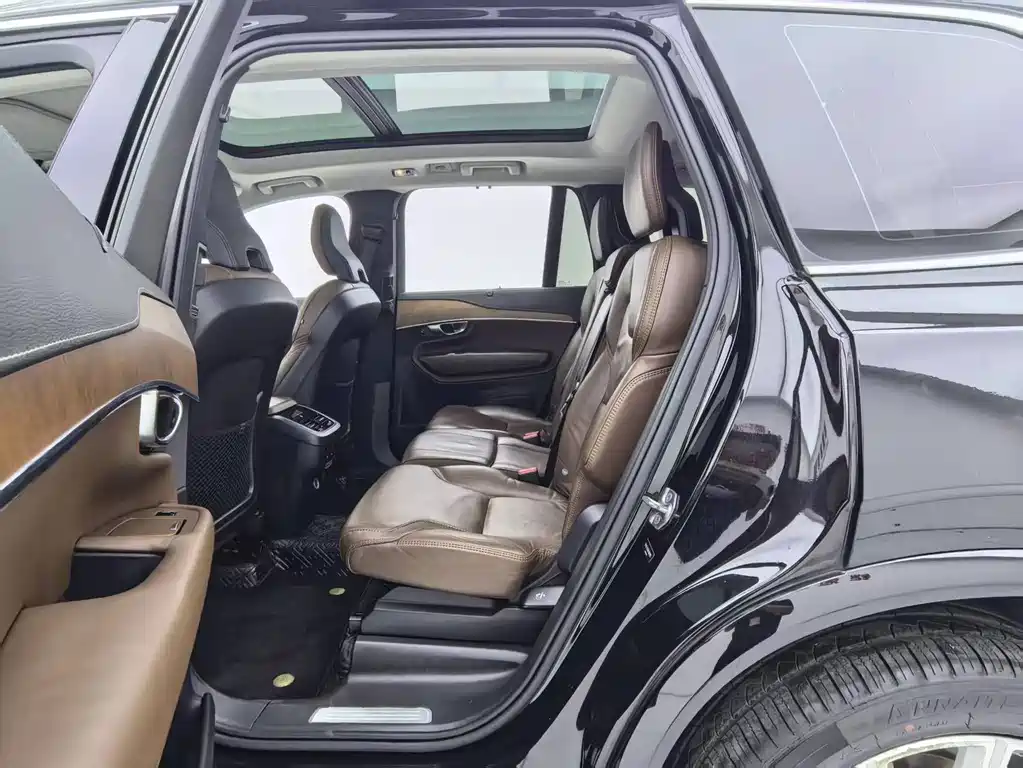 Volvo XC90 2019 — фото 16