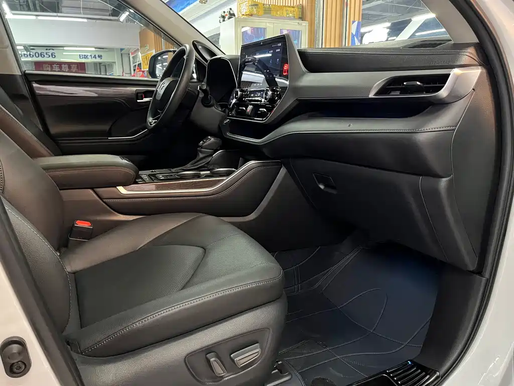 Toyota Highlander 2023 — фото 15