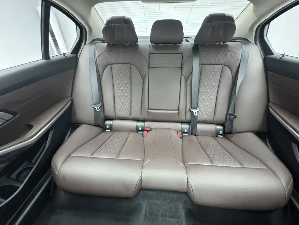 BMW 3 Series 2023 — фото 12