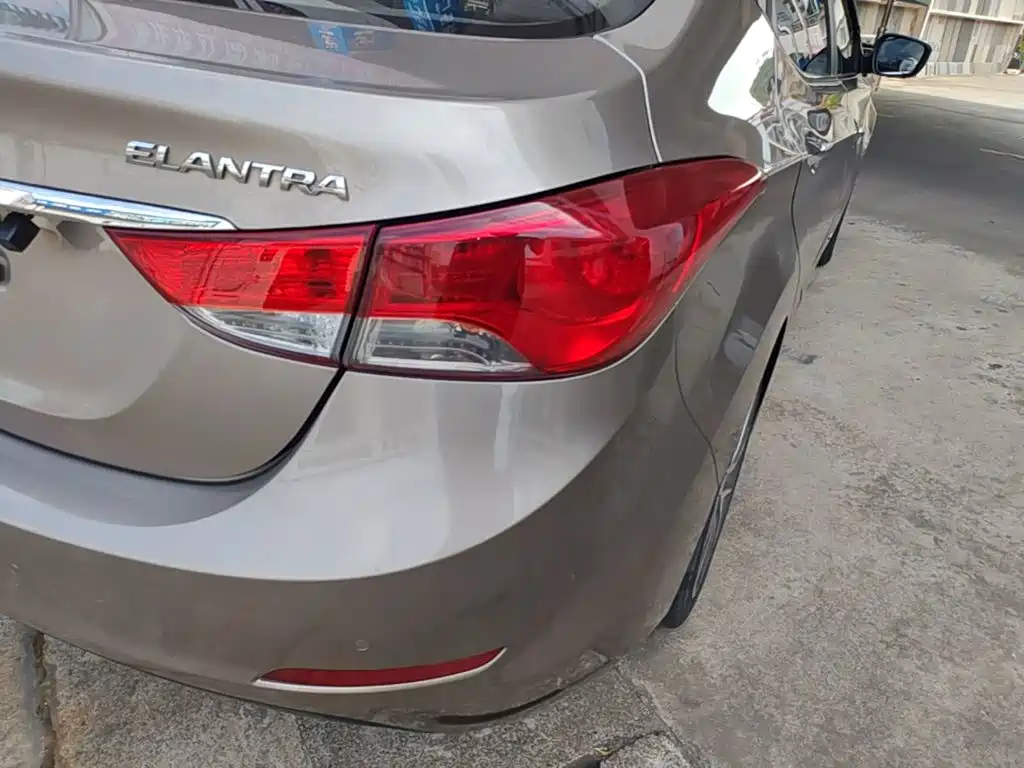Hyundai Elantra 2015 — фото 8