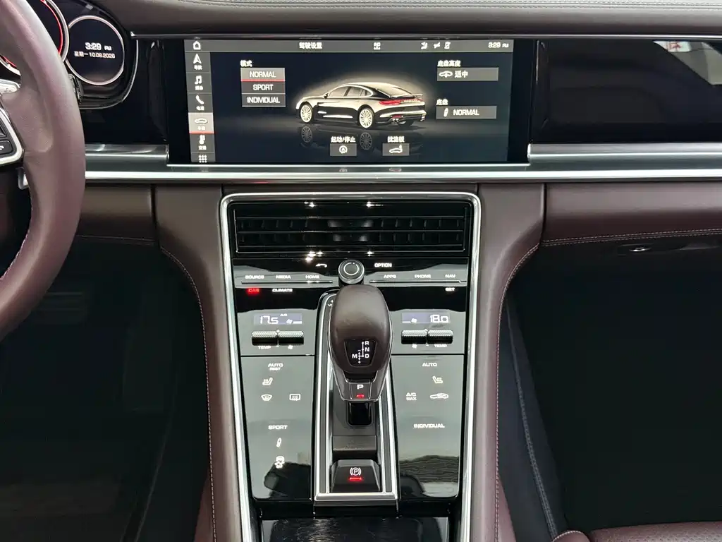 Porsche Panamera 2018 — фото 10