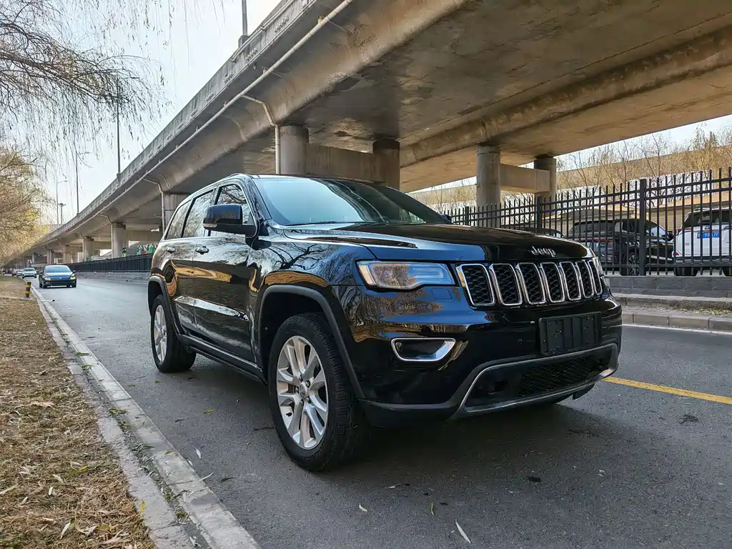 Jeep Grand Cherokee 2019 — фото 3