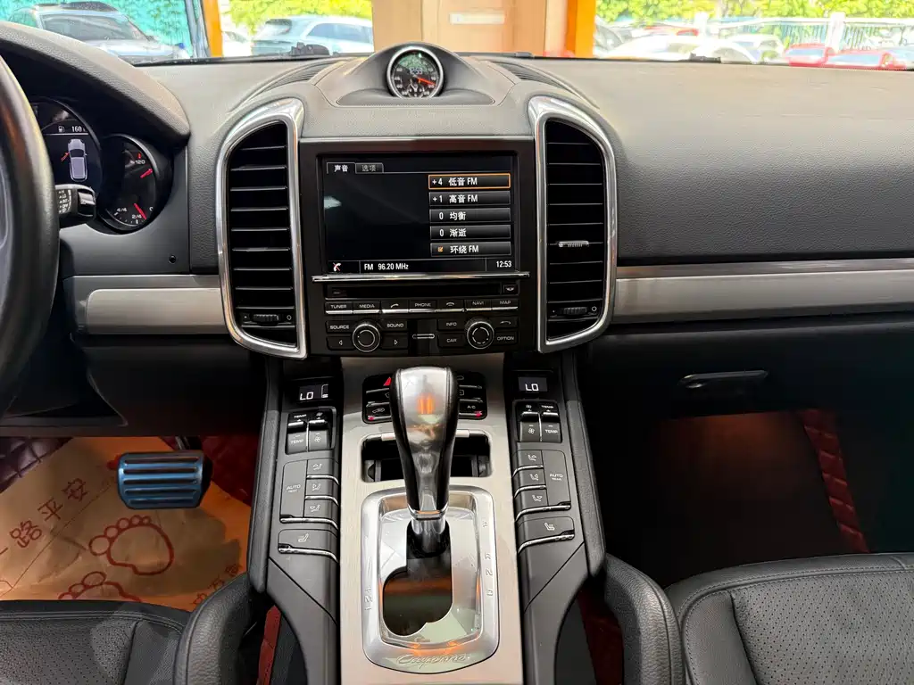 Porsche Cayenne 2015 — фото 16