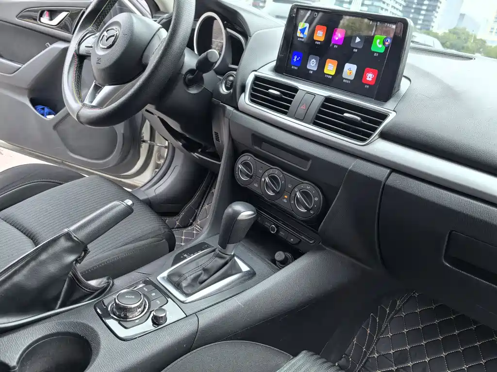 Mazda 3 Axela 2017 — фото 19