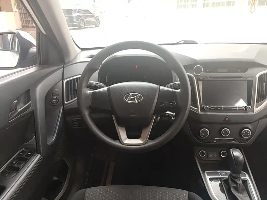 Hyundai ix25 2017 — фото 11