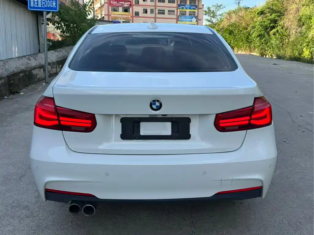 BMW 3 Series 2018 — фото 8
