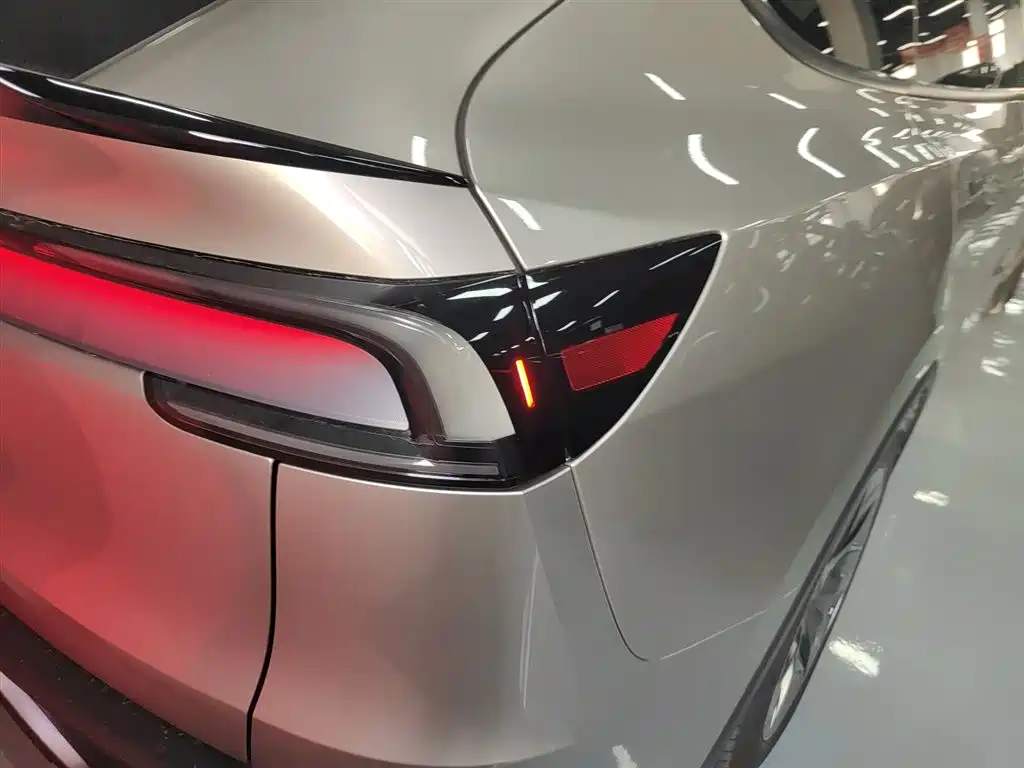 Tesla Model Y L 2025 — фото 24