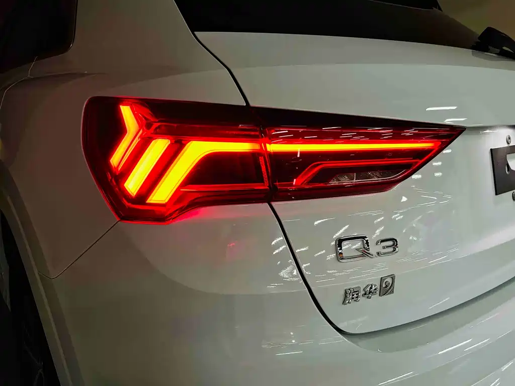 Audi Q3 2021 — фото 19