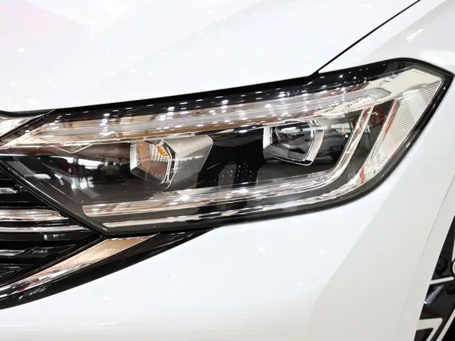 Volkswagen Sagitar 2025