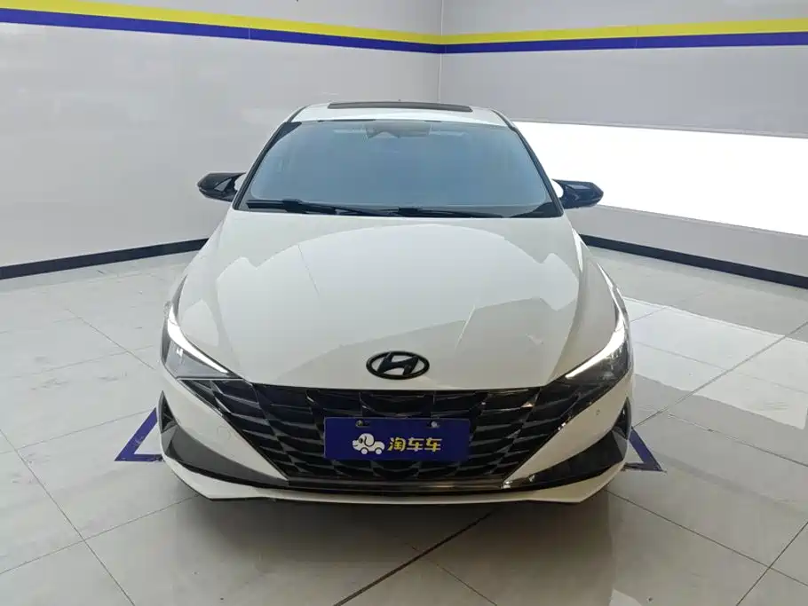 Hyundai Elantra 2022