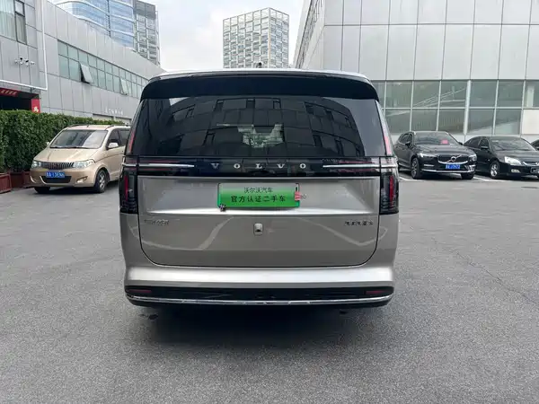 Volvo EM90 2024