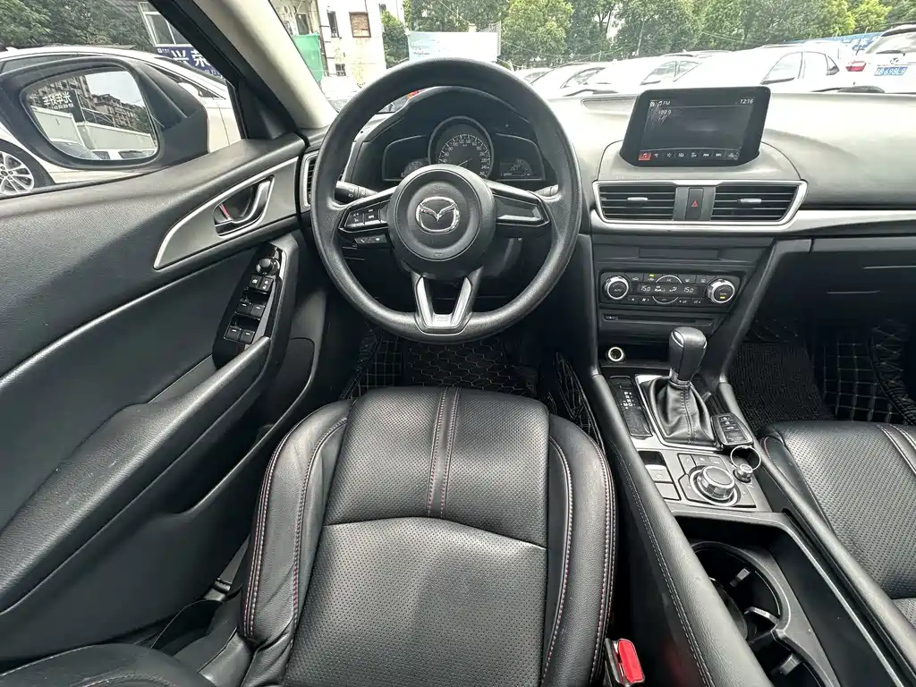 Mazda 3 Axela 2019 — фото 20