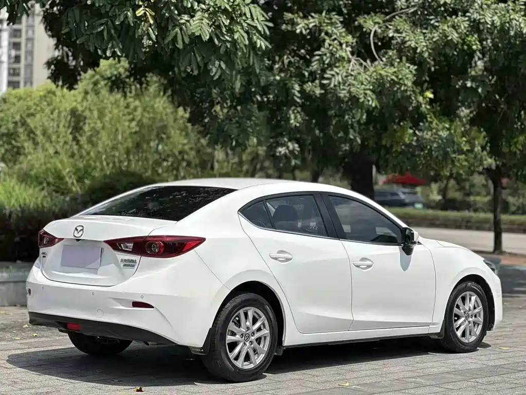 Mazda 3 Axela 2018 — фото 9