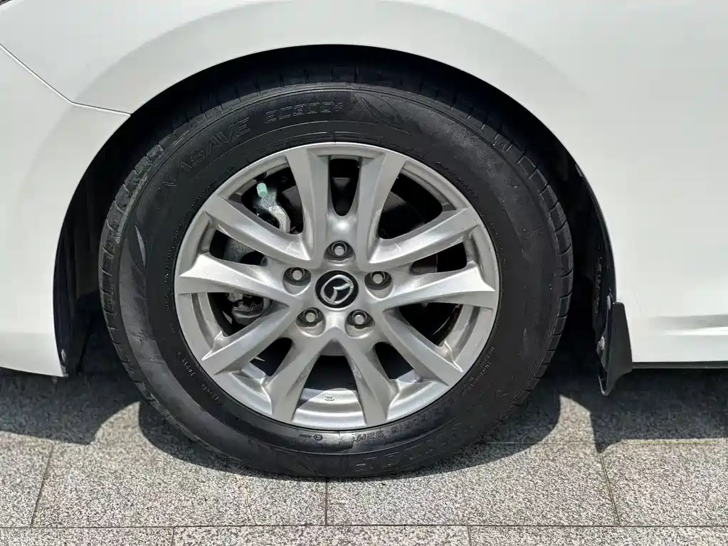 Mazda 3 Axela 2018 — фото 16