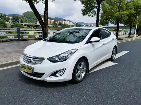 Hyundai Elantra Langdong 2012
