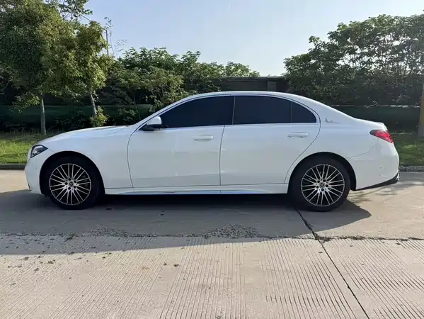 Mercedes-Benz C-Class 2025