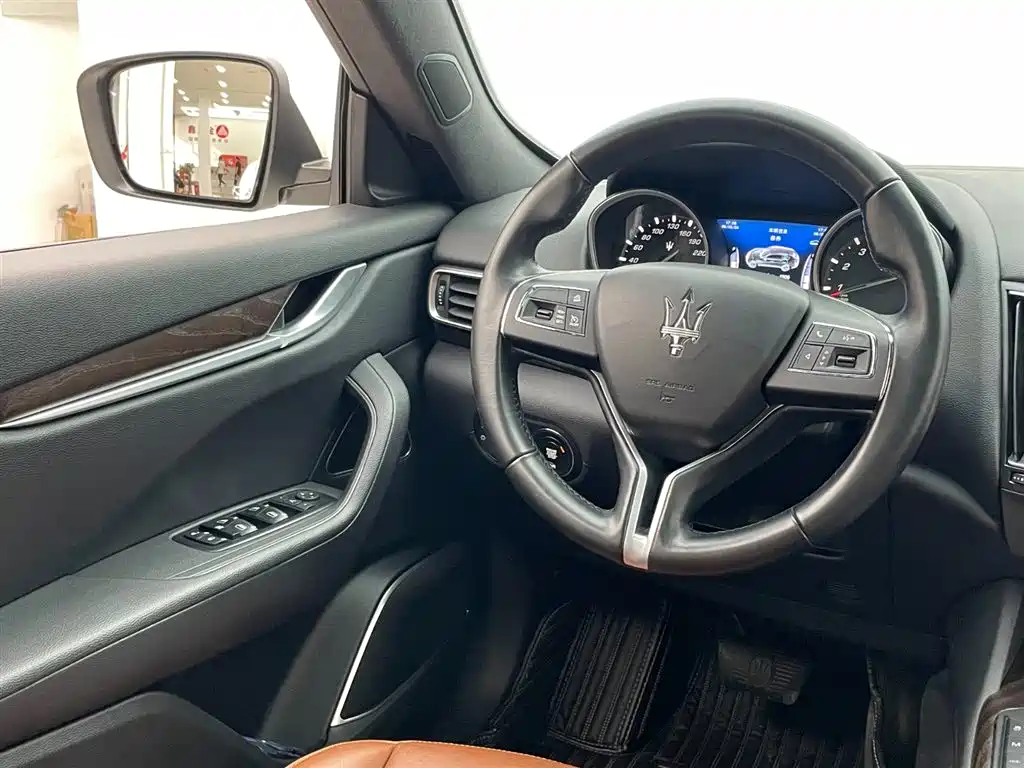 Maserati Levante 2018 — фото 26