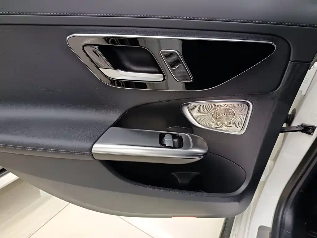 Mercedes-Benz C-Class 2023 — фото 6