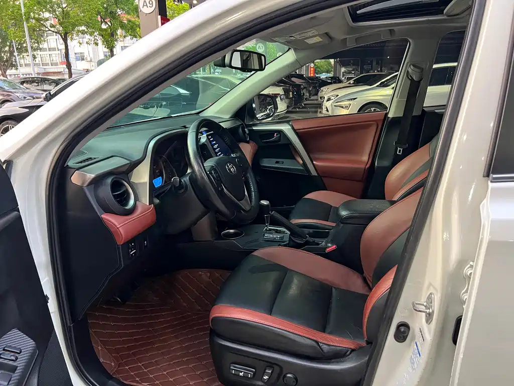 Toyota RAV4 2015