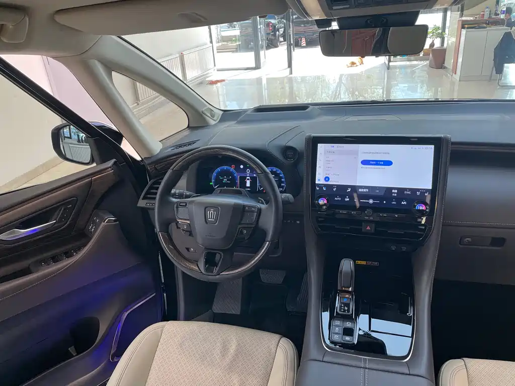 Toyota Vellfire 2024 — фото 23