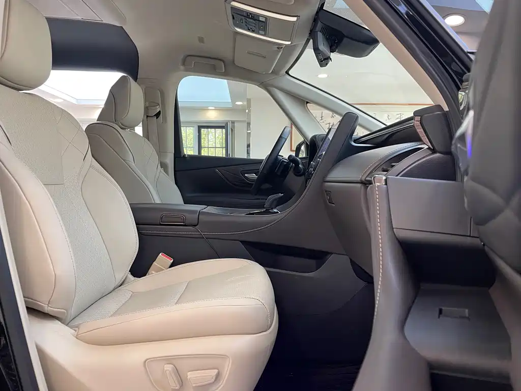Toyota Vellfire 2024 — фото 11