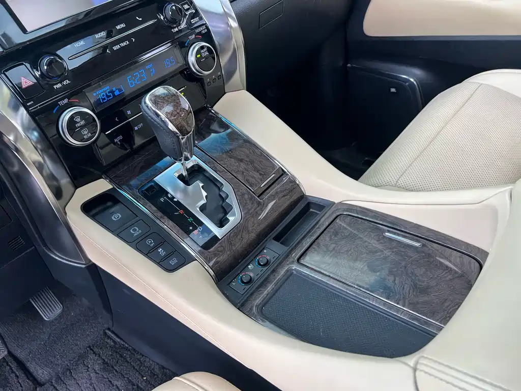 Toyota Alphard 2019 — фото 8