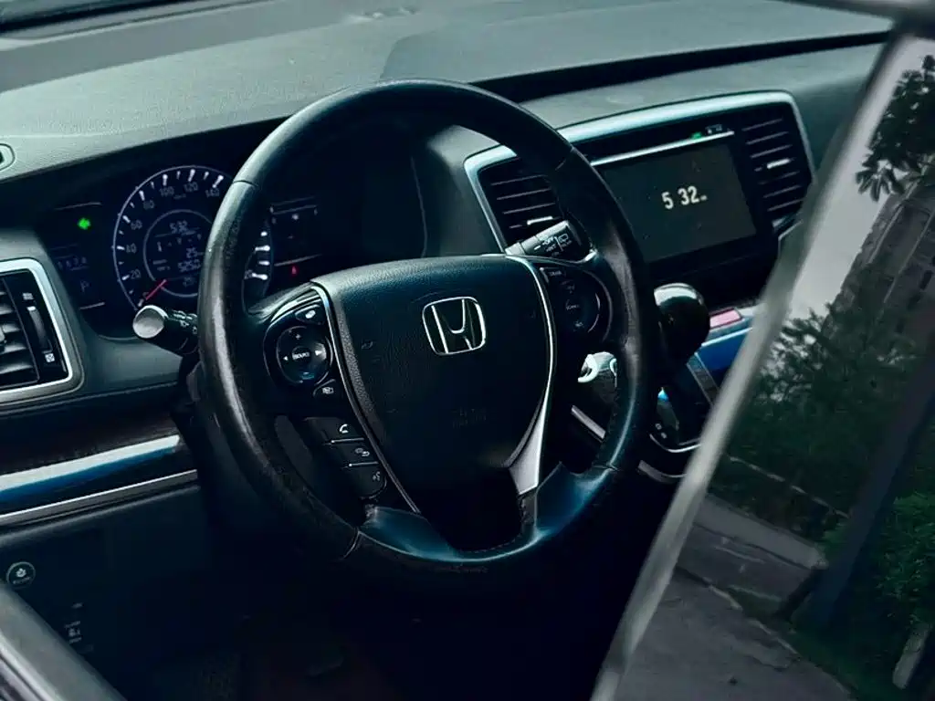 Honda Odyssey 2015 — фото 8