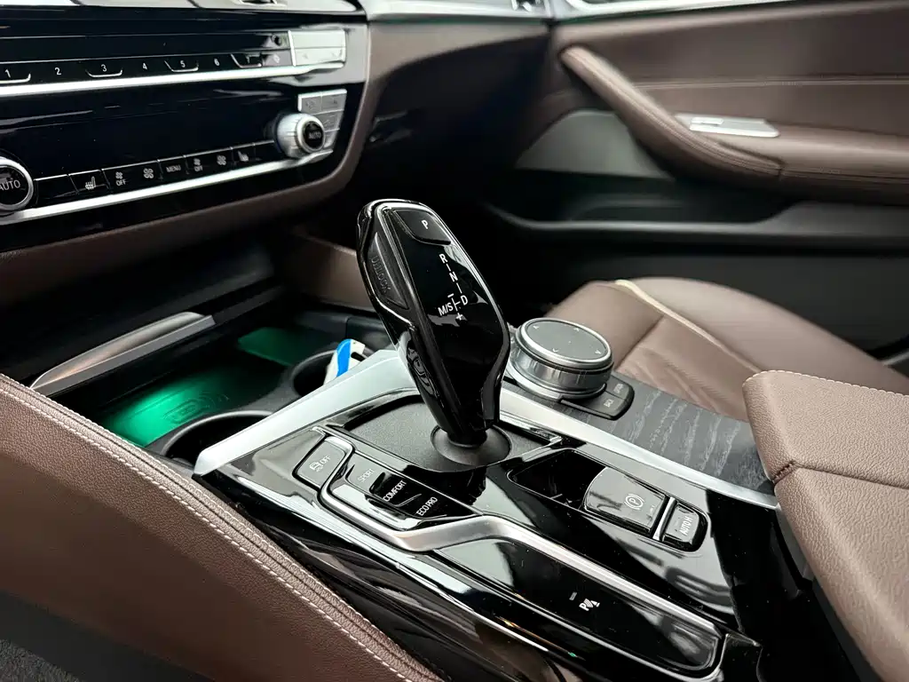 BMW 5 Series 2023 — фото 12