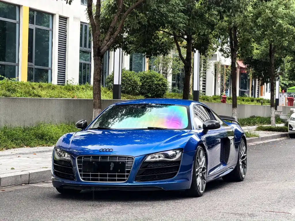 Audi R8 2011 — фото 1