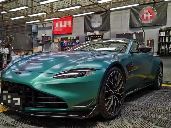 Aston Martin V8 Vantage 2022