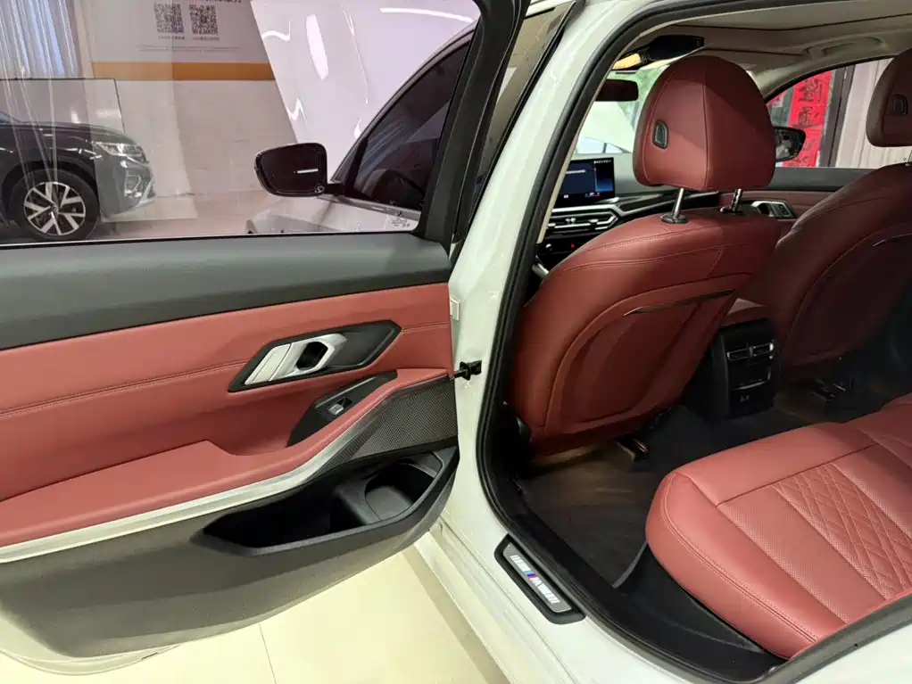 BMW 3 Series 2023 — фото 17